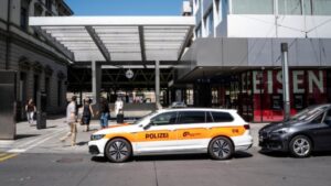 Hombre apuñala a tres personas en estación de tren de Suiza