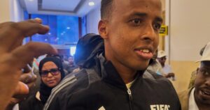 Árbitro somalí al que Estados Unidos le negó participar en el Mundial va a dirigir la Supercopa de la UEFA