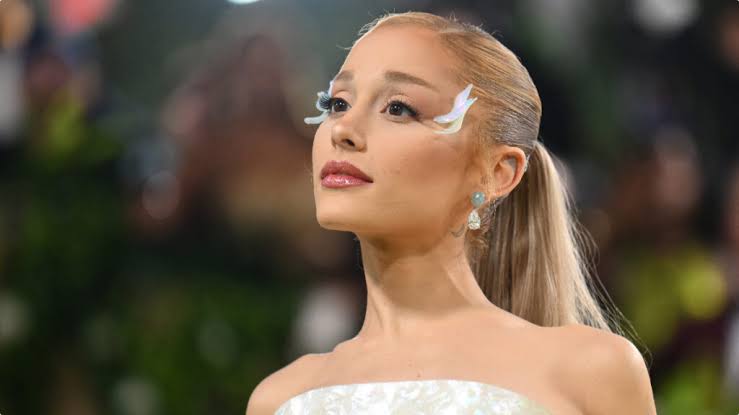Ariana Grande exige a la Casa Blanca retirar su canción de un video sobre operativos migratorios del ICE