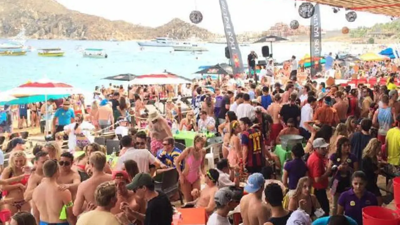 La diplomacia estadounidense alertó sobre dos incidentes violentos en Los Cabos y pide precaución cerca del aeropuerto.
