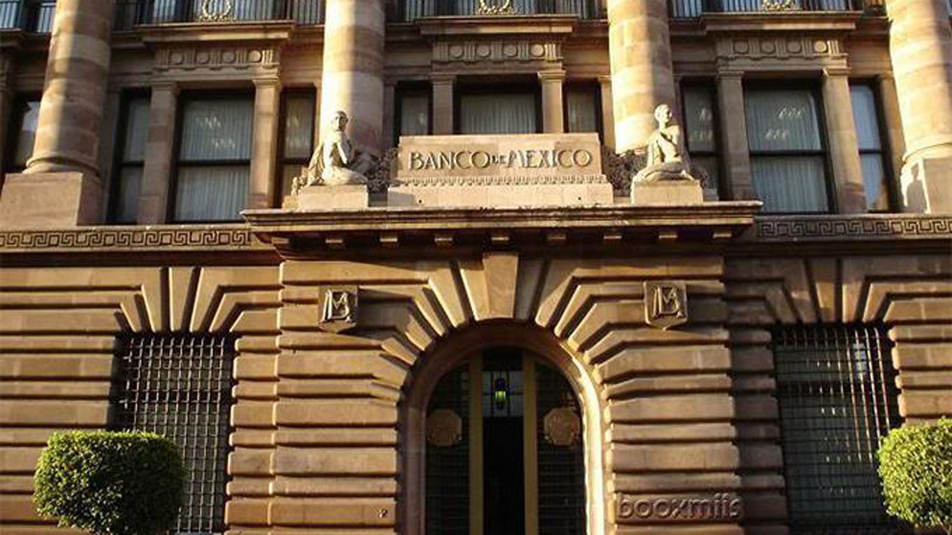 Banxico simplificará transferencias desde el celular para reducir el uso de efectivo en México