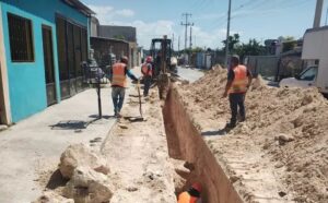 Preparan rehabilitación del drenaje sanitario para mejorar el servicio en tres zonas de Chetumal