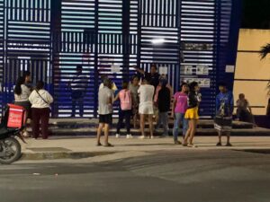 Familias pasan Día del Padre tratando de sacar a sus hijos motociclistas de El Torito en Cancún