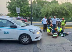 Taxista atropella a mujer en Playa del Carmen; víctima termina hospitalizada