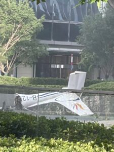 Se estrelló avioneta contra rascacielo más alto de Pekín