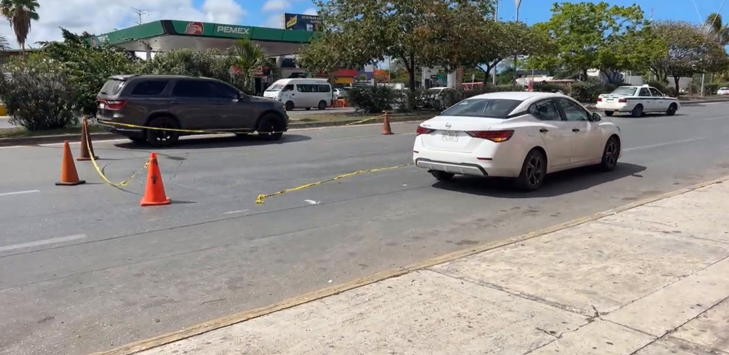 Se hunde un tramo de la avenida López Portillo por el sismo en Cancún