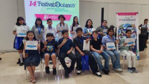 Inauguran exposición del Festival en el Aeropuerto Internacional de Cancún; premian a ganadores de concurso de dibujo