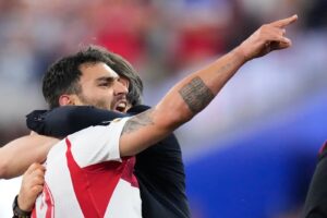 Turquía supera 3-2 a Estados Unidos con gol agónico para quitarle el invicto