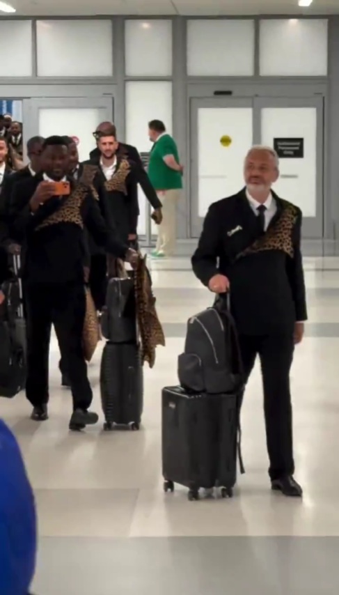 Selección del congo llegando a Houston