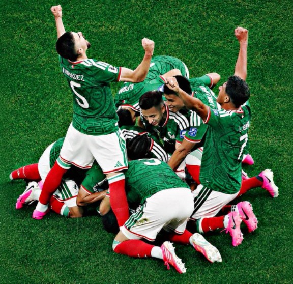 El Tri se impone 2 a 0 ante Ecuador y pasa a los octavos de final
