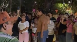 Entre aplausos y muestras de apoyo, recibe Bonfil a Javier Dávila tras su liberación