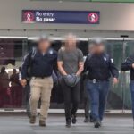 Trasladan a Cancún a cubano acusado de matar a su pareja y enterrarla en el patio de su casa