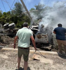 Muere operador de revolvedora tras volcadura en la carretera Tulum-Playa del Carmen