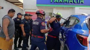 Bomberos rescatan a bebé de siete meses atrapado dentro de un automóvil Yucatán