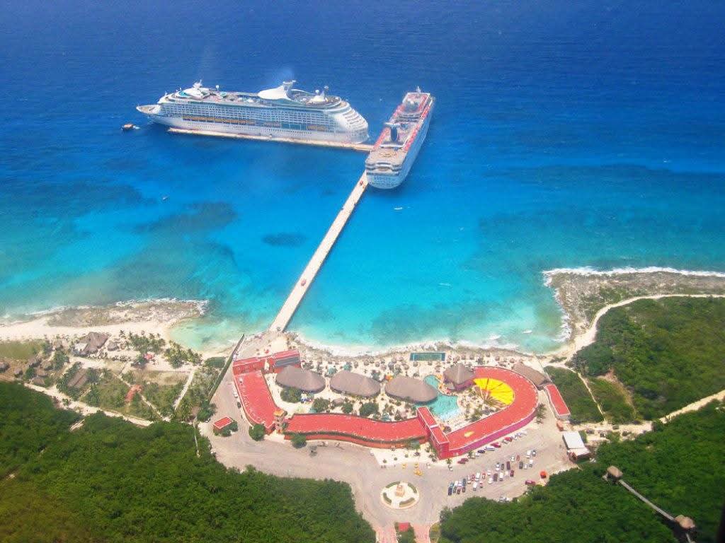 Empresarios de Costa Maya piden fortalecer el puerto de Mahahual y mantenerlo abierto a todas las navieras