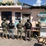 Cateo en Playa del Carmen deja siete detenidos y decomiso de presunta droga en la colonia 28 de Julio