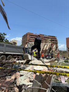 Redujeron labores de búsqueda en Venezuela tras 11 días del doble terremoto; se concentran en remoción de escombros