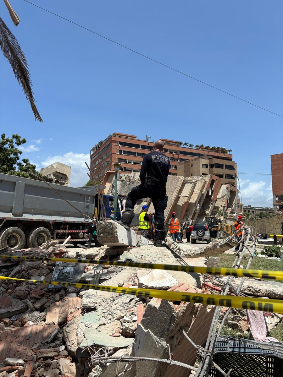 Redujeron labores de búsqueda en Venezuela tras 11 días del doble terremoto; se concentran en remoción de escombros