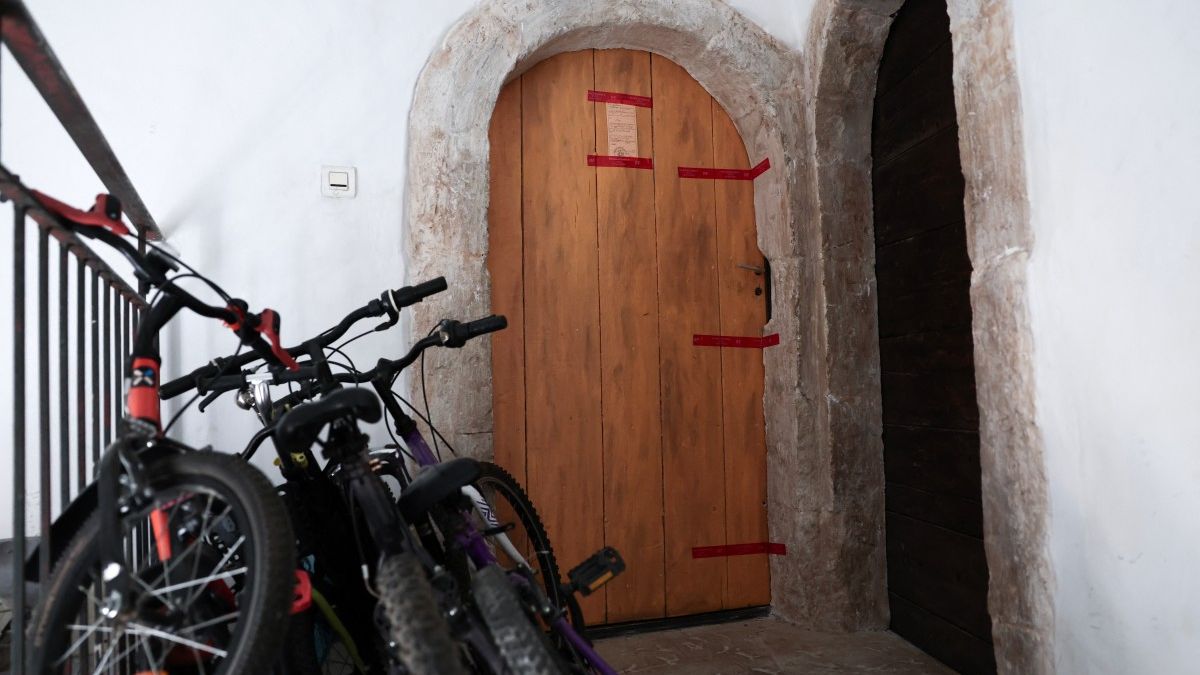 Hallan cinco cuerpos de recién nacidos ocultos dentro de una vivienda en Francia