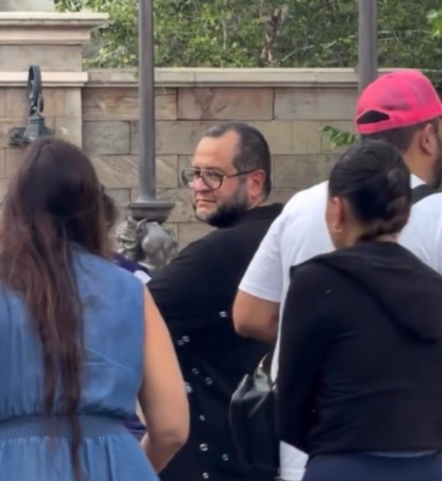 Captan a José Ramón López Beltrán en Magic Kingdom de Walt Disney en Orlando