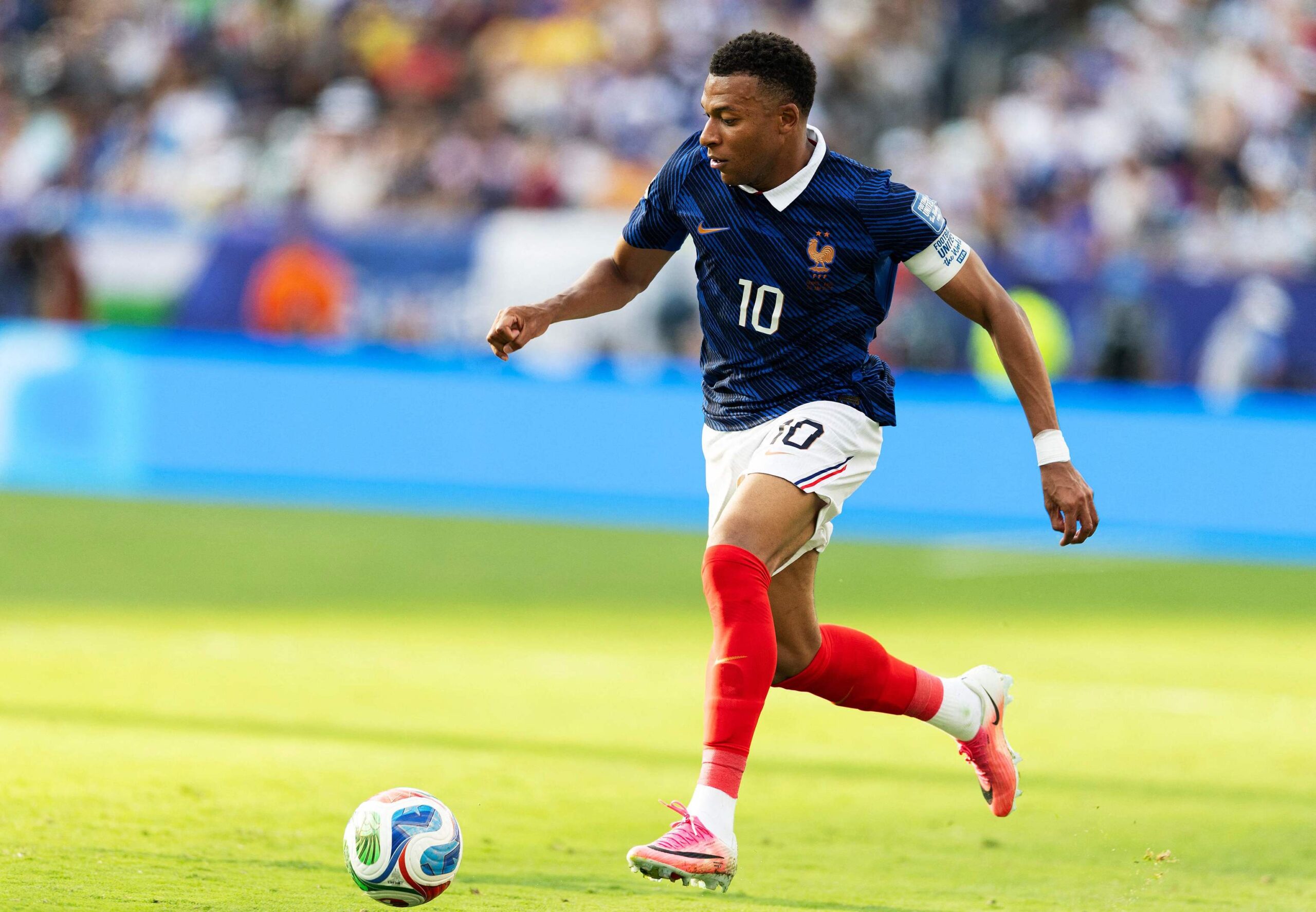 Francia vence a Paraguay, pero la sufre