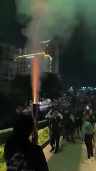 Sí hubo serenata de aficionados mexicanos frente al hotel de Inglaterra