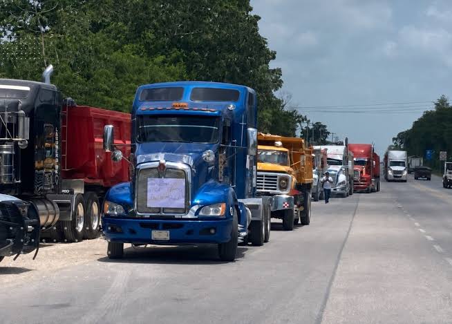 Transportistas convocan a megamarcha en Quintana Roo tras fracasar diálogo con la Sedena