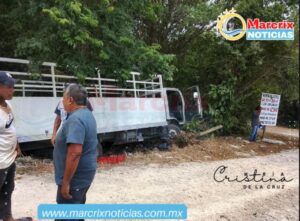 Motociclista resulta herido tras chocar contra camión en la carretera Gas Auto de Cancún
