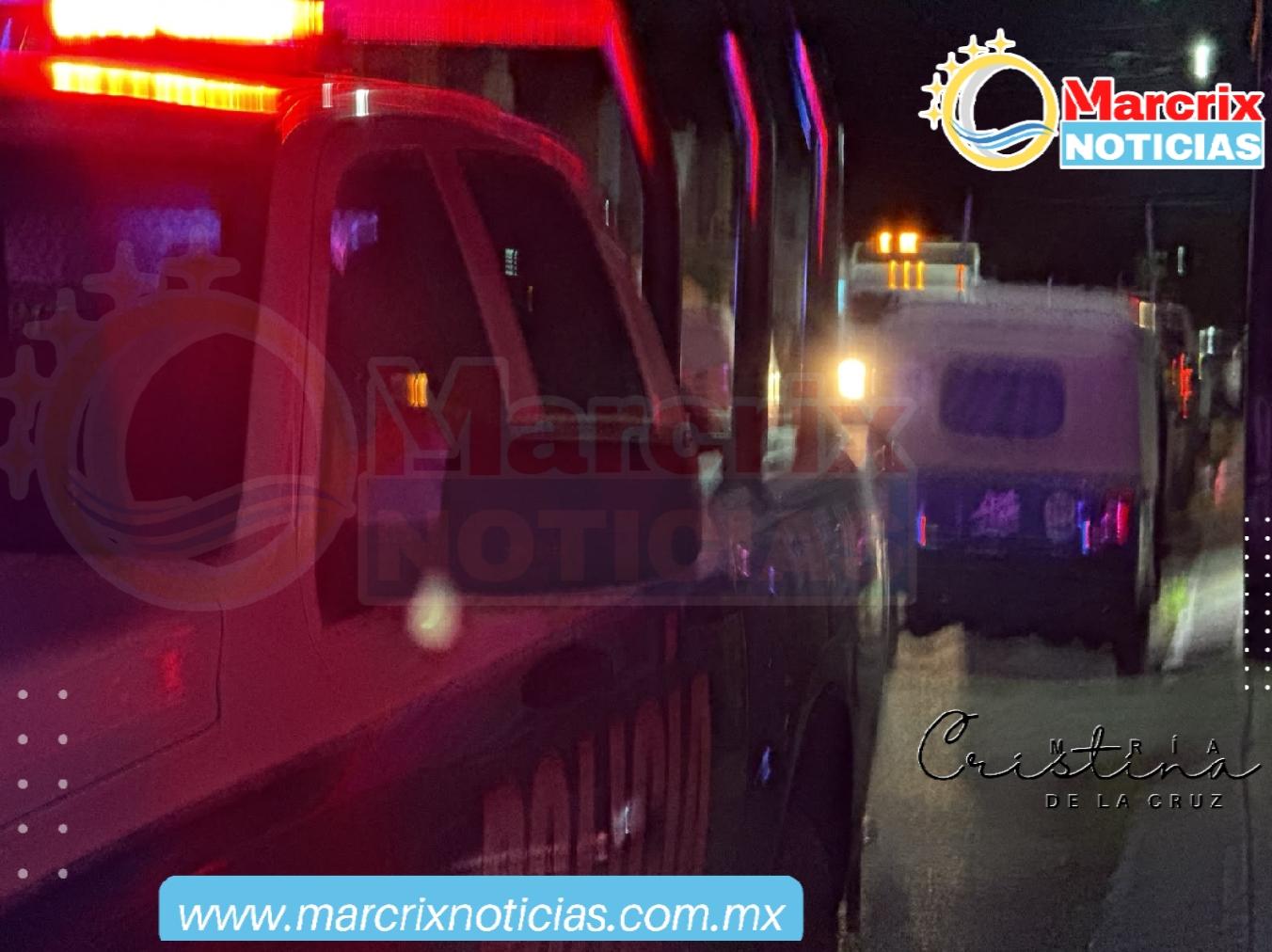 Testigos señalaron que el conductor de una camioneta tipo Jeep era perseguido desde la Supermanzana 103, hasta que terminó impactándose contra un automóvil estacionado en la Supermanzana 102.