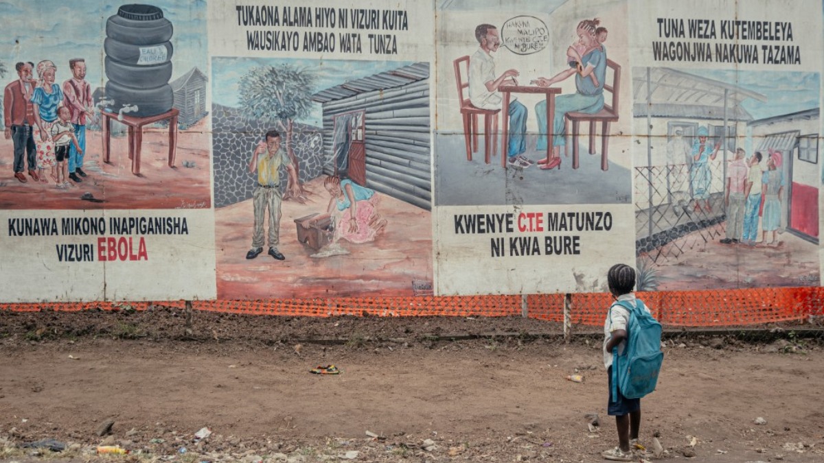 Brote de ébola en el Congo supera los 400 muertos y se expande