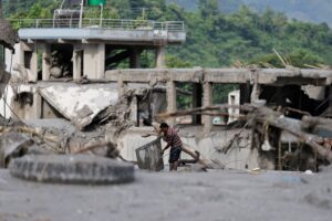 Nepal y China alertan por nuevos aluviones en el Himalaya