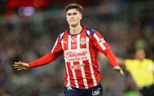 Armando ‘La Hormiga’ González deja Chivas y da el salto a Europa con Olympiacos