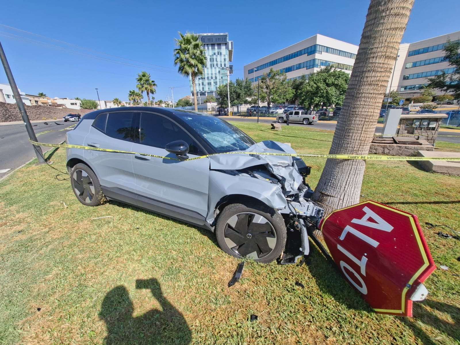 Conductor drogado y desnudo provoca choque mortal en Chihuahua