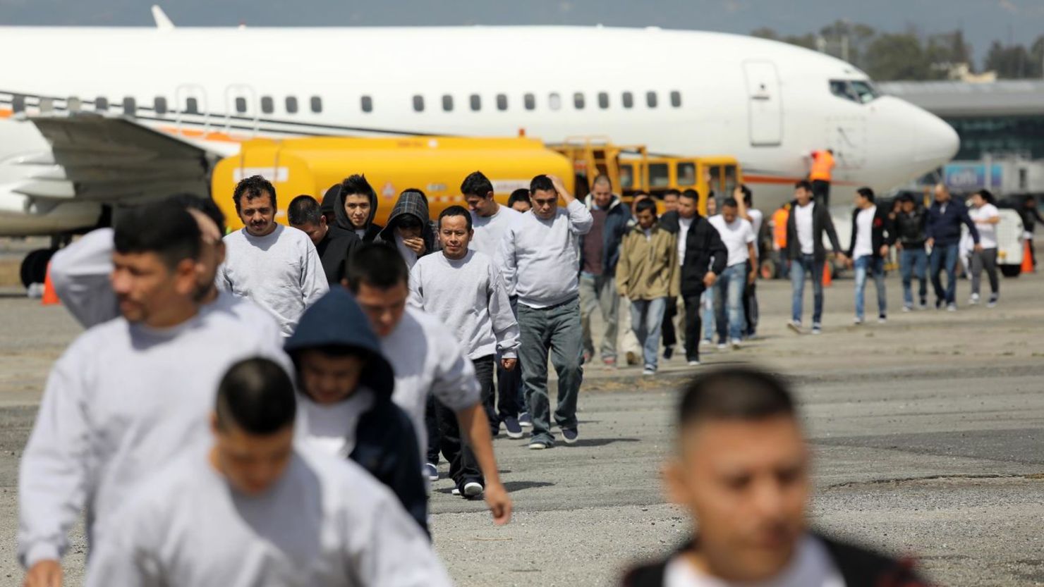 Estados Unidos buscará en México a migrantes deportados para cobrarles multas pendientes