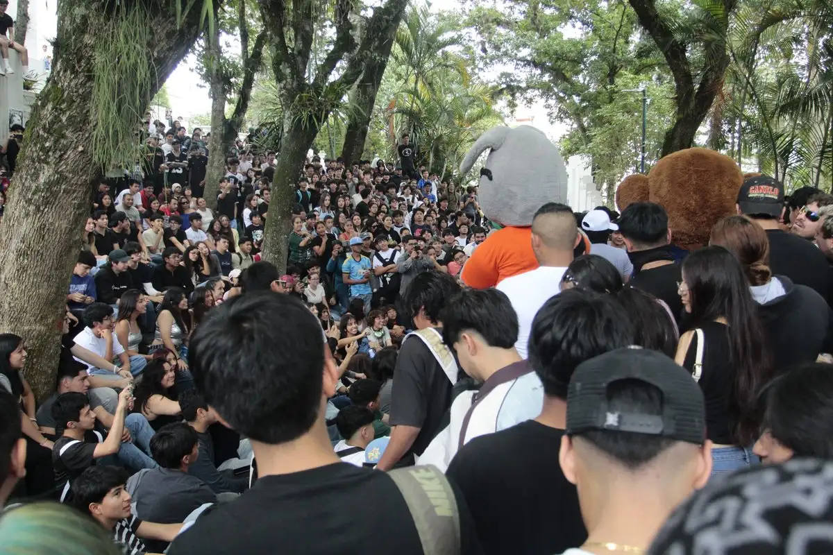Prohíben batalla para “farmear aura” en parque de Veracruz