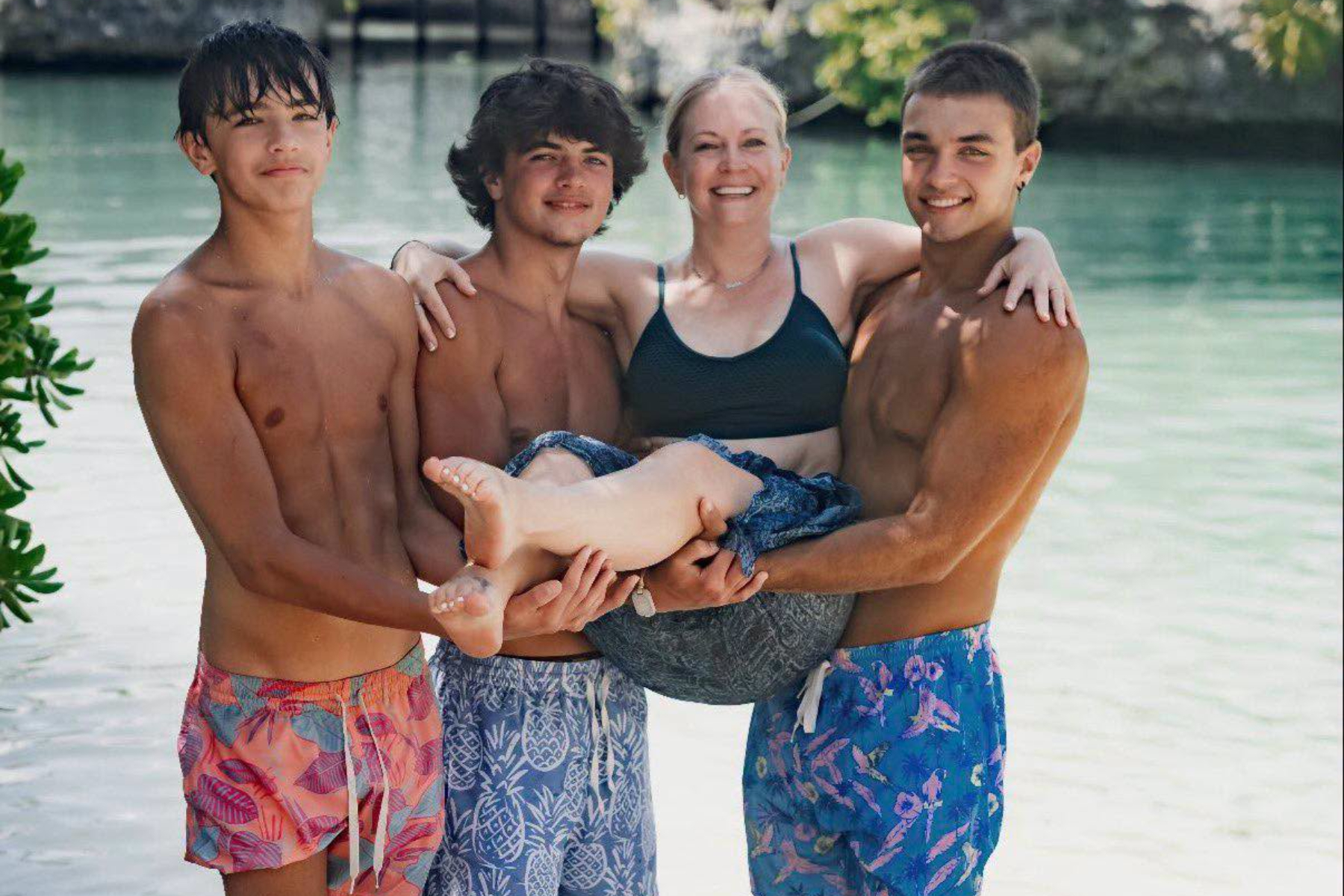Melissa Joan Hart, “Sabrina, la bruja adolescente” vacaciona con su familia en Cancún