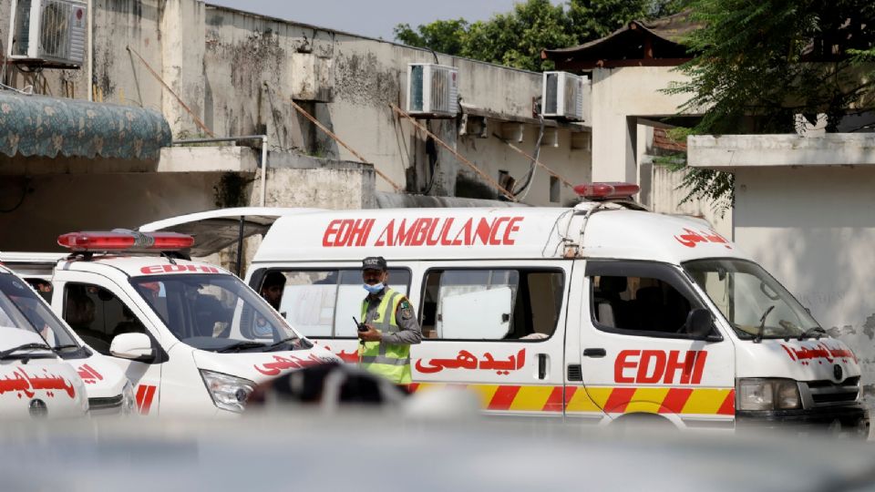 Choque entre microbús y camión deja 27 muertos en Zimbabue