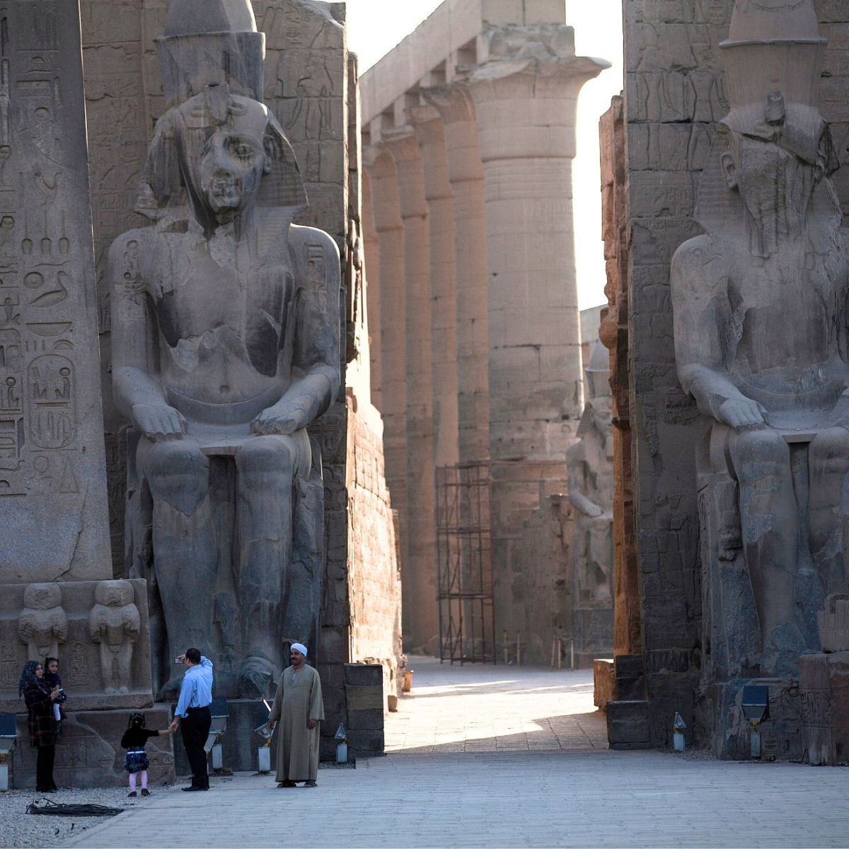Después de 96 años, reconstruyen monumental estatua de Ramsés II en Egipto