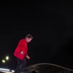 Sufrió caída Harry Styles durante concierto por intensa lluvia