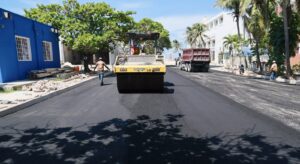 Gobierno de Isla Mujeres pavimenta acceso a la Casa de la Cultura y Malecón Oriente