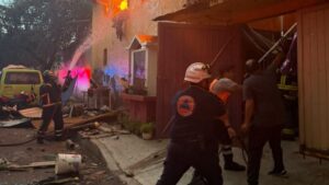 Explota tanque de gas e incendia vivienda en Álvaro Obregón; hay tres heridos