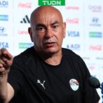 Hossam Hassan se desmaya durante pelea entre sus dos esposas