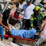 Rescatistas luchan en Colombia por salvar a 222 atrapados bajo los escombros