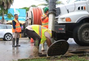 Cancún refuerza limpieza de pozos pluviales ante temporada de lluvias