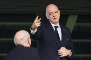 Rivales de Infantino en FIFA piden pagos de 10 millones tras el Mundial
