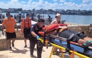 Marina rescata a pescador inconsciente frente a Progreso