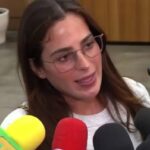 Fátima Bosch huye de la prensa y reporteros corren tras ella en pleno Aeropuerto