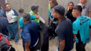 Aficionado de Pumas golpea a trabajador de la tercera edad durante partido contra América Femenil