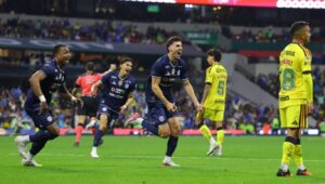 Cruz Azul goleaba al América pero terminó sufriendo para ganar 4-3 el Clásico Joven