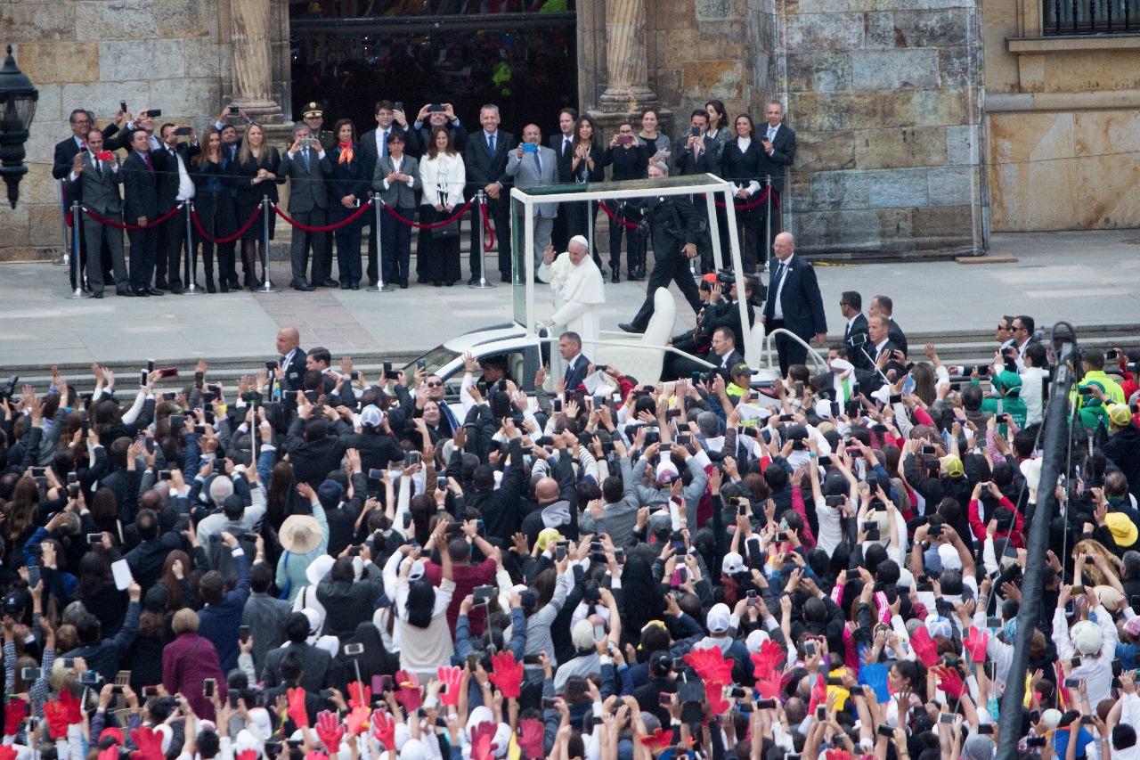 El mensaje de esperanza que el papa Francisco dio a sobreviviente de ataque con ácido